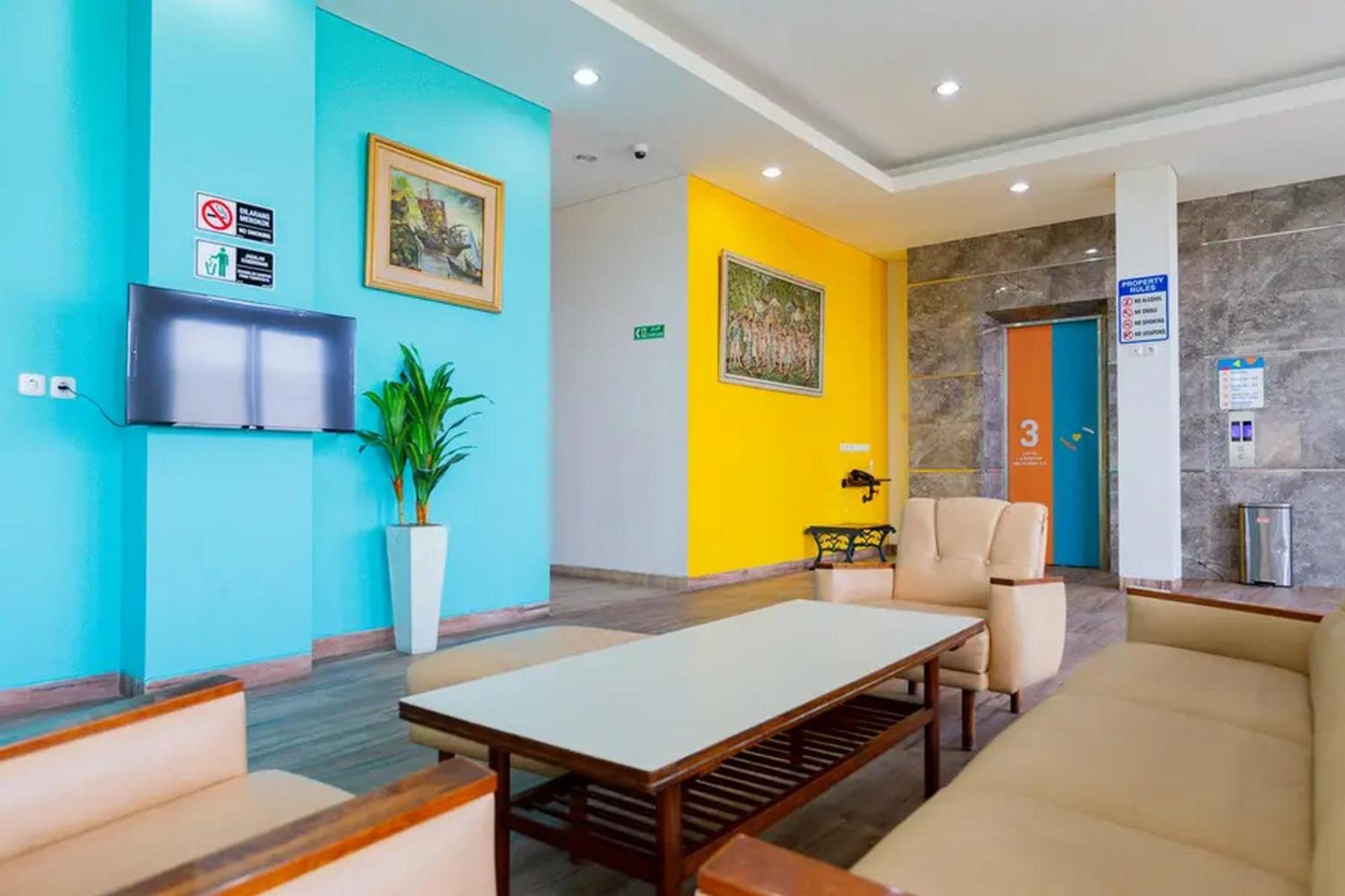 Sans Hotel Rajawali Surabaya By Reddoorz Krembangan Exterior foto