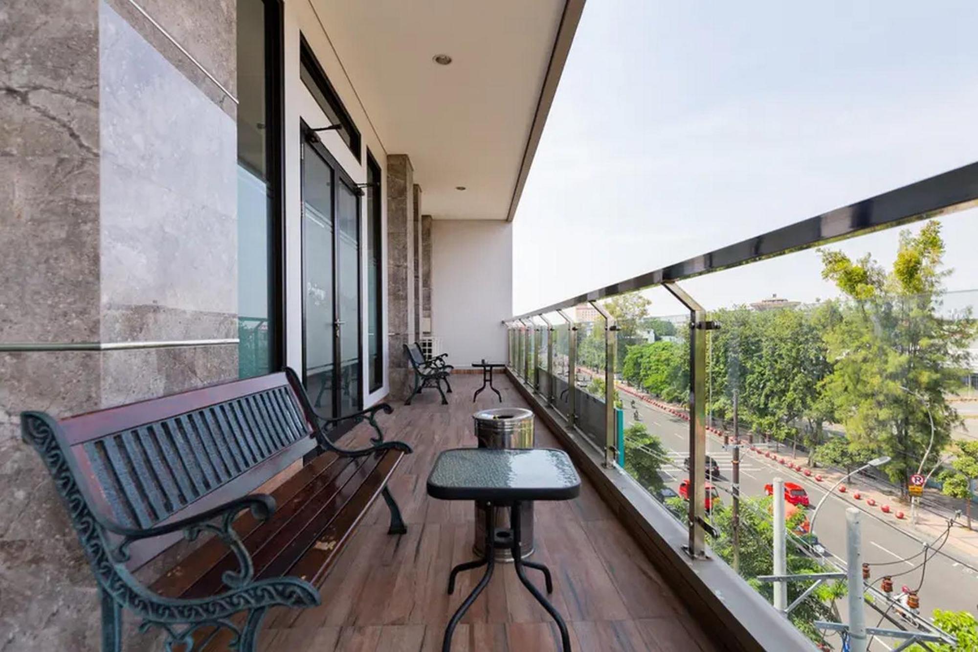 Sans Hotel Rajawali Surabaya By Reddoorz Krembangan Exterior foto