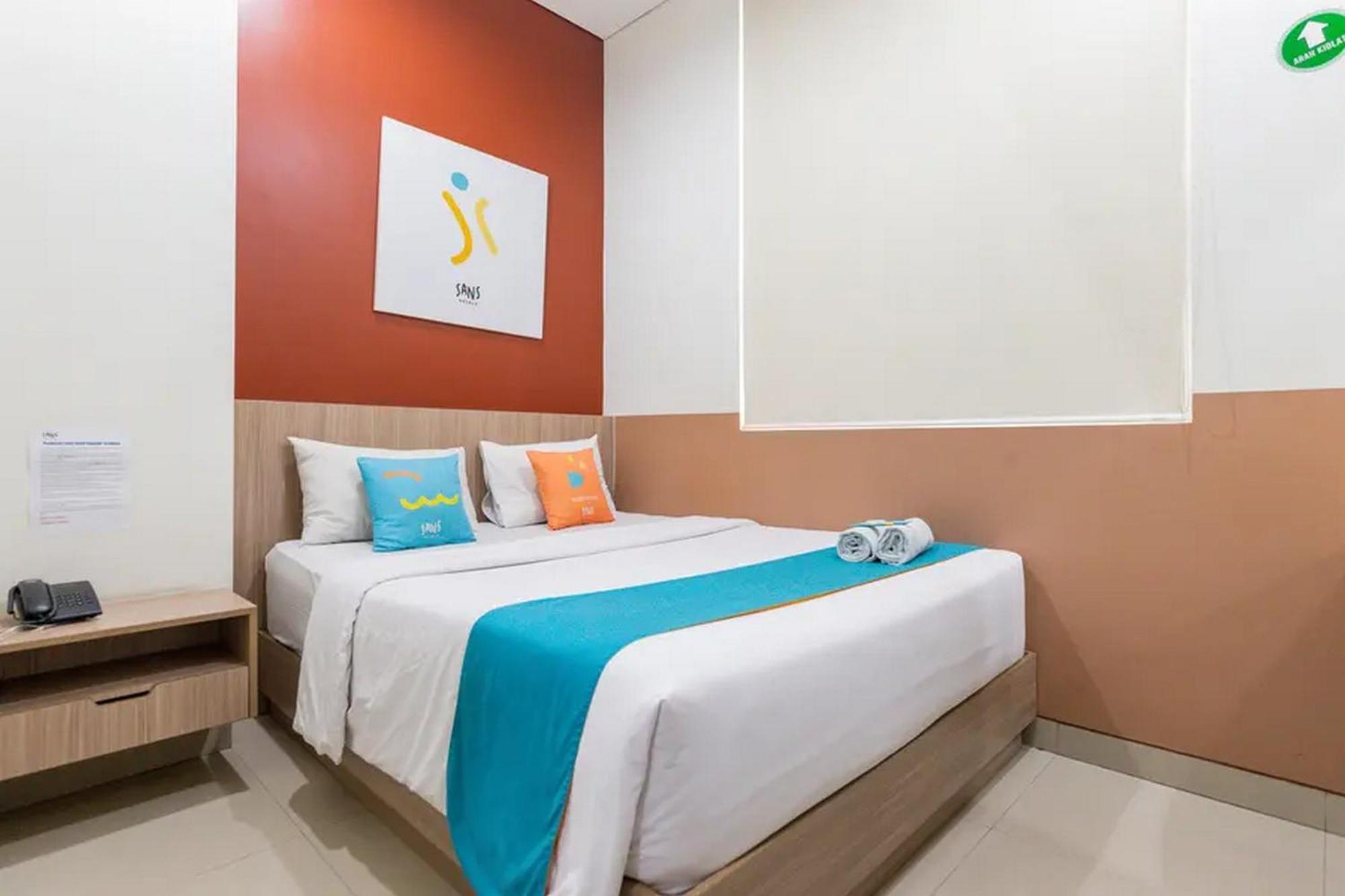 Sans Hotel Rajawali Surabaya By Reddoorz Krembangan Exterior foto